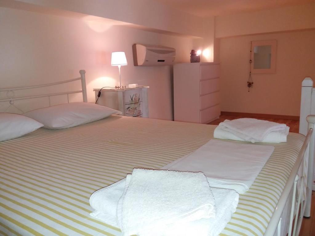 Roula'S Suites Andros Town Bagian luar foto