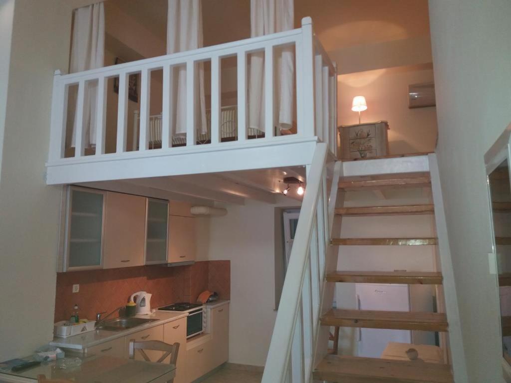 Roula'S Suites Andros Town Bagian luar foto